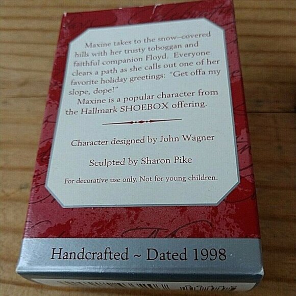 🌲 Hallmark Maxine Sledding Toboggan Dog Floyd Keepsake Ornament 1998 - Picture 4 of 7